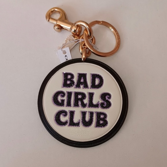 NEW COACH "BAD GIRLS CLUB"
KEYCHAIN AND DOGLEASH CLIP - Picture 6 of 6